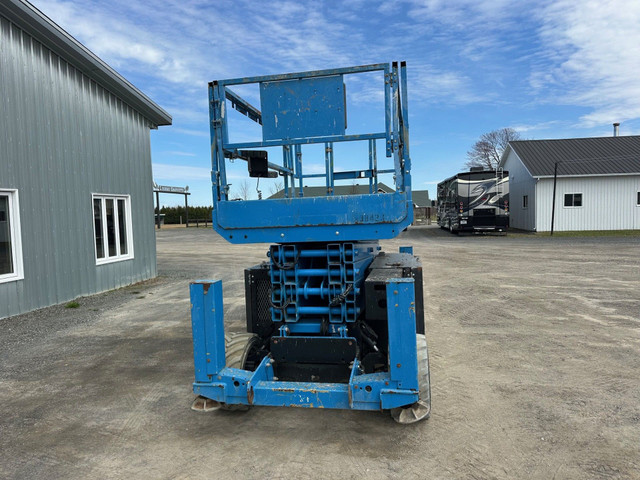 2017 GENIE GS-4069RT Plateforme Élévatrice 4x4 Diesel - in Heavy Equipment in Victoriaville - Image 2