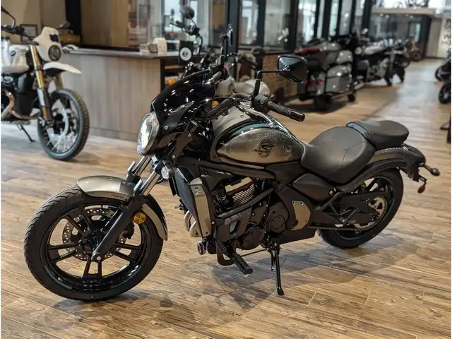2025 Kawasaki Vulcan S Cafe // Metallic Moondust Gray/Metallic S in Street, Cruisers & Choppers in Winnipeg - Image 14