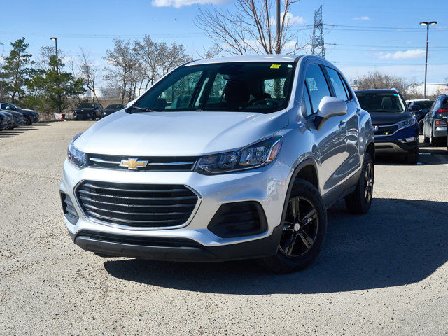 2021 Chevrolet Trax LS | Apple CarPlay | Cloth Seats in Cars & Trucks in Edmonton