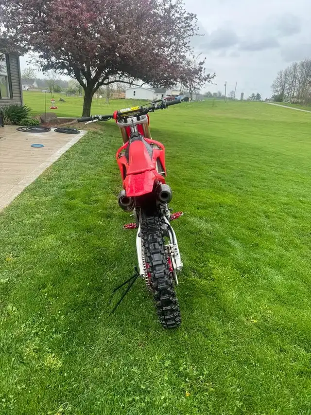  2017 HONDA CRF125F-RED! in Dirt Bikes & Motocross in Edmonton - Image 5