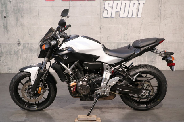 2015 Yamaha FZ-07 in Sport Touring in Laurentides - Image 3