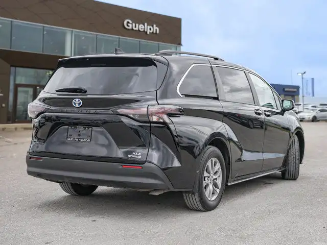 2023 Toyota Sienna XLE8-PASS | Leather | Sunroof | Heated Seats dans Autos et camions dans Guelph - Image 7