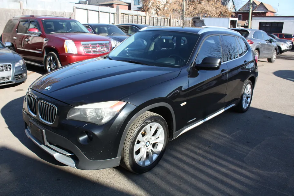 2012 BMW X1 28i xDrive No Accidents, Panoramic roof, No rust