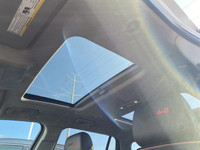 CLEAN CARFAX ONE OWNER, Heated and Cooled Front Seats, 360 Camera, DUAL SUNROOF, Driver Alert Seat,... (image 4)