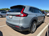 Leather Seats, Sunroof, Power Liftgate, Heated Seats, Heated Steering Wheel! An iconic SUV is reborn... (image 3)