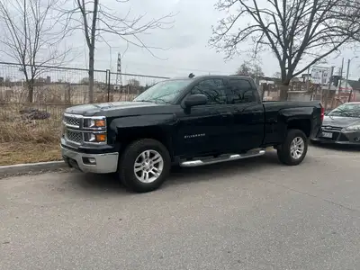 Chevrolet Silverado 1500 4x4 LT, 5.3L with leather heated seats. Truck has a small unknown carfax cl...