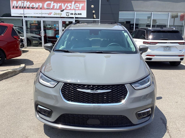 2022 Chrysler Pacifica Touring L in Cars & Trucks in Oakville / Halton Region - Image 2