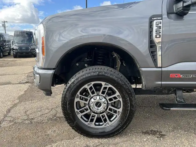 2023 Ford Super Duty F-350 SRW Limited CrewCab 160 | MoonRoof dans Autos et camions dans Ville d’Edmonton - Image 4