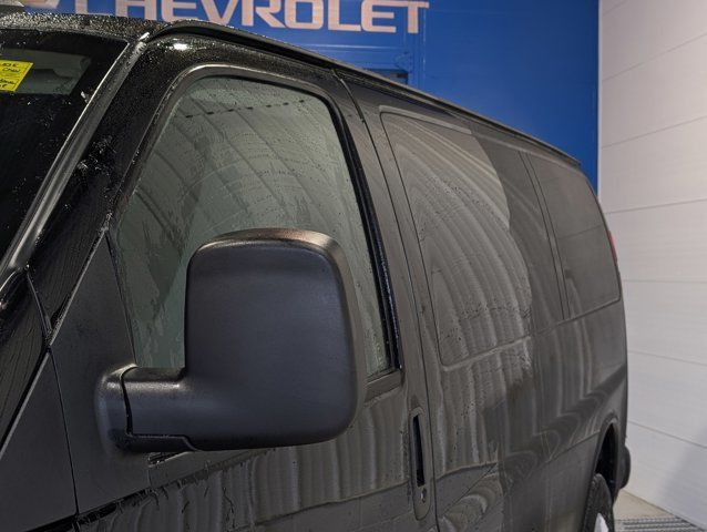 2025 Chevrolet Express Cargo Van Driver & Power Convenience Pkg in Cars & Trucks in Barrie - Image 3