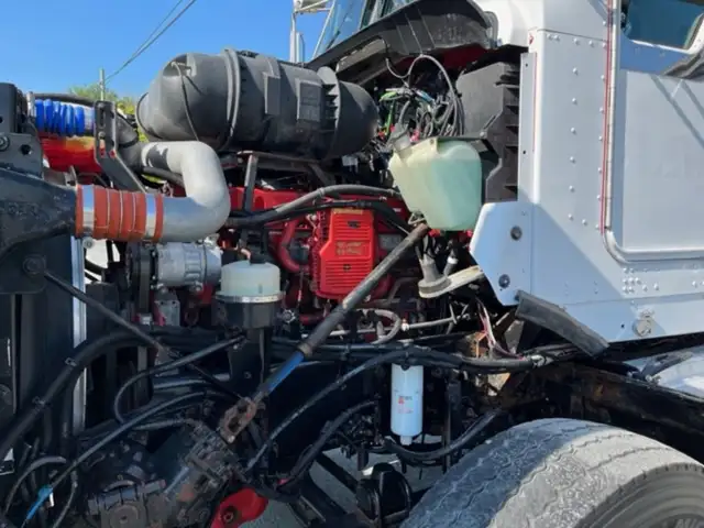 2010 Kenworth T800 in Heavy Equipment in St-Georges-de-Beauce - Image 13