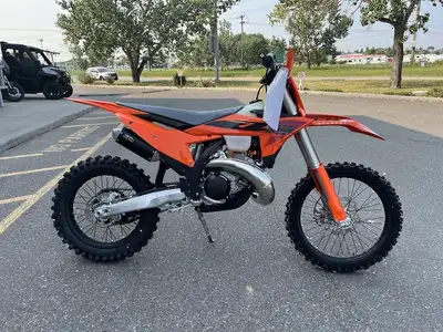 MSRP: 12,849+ TAXES-N-FEESCALL OR TEXT FOR MORE INFO! 403-230-1920 2025 KTM 300 XCHARD HARE SCRAMBLE...