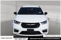 2024 Chrysler Pacifica Touring Experience the Chrysler Pacifica Touring with only 17217 km on the od... (image 1)