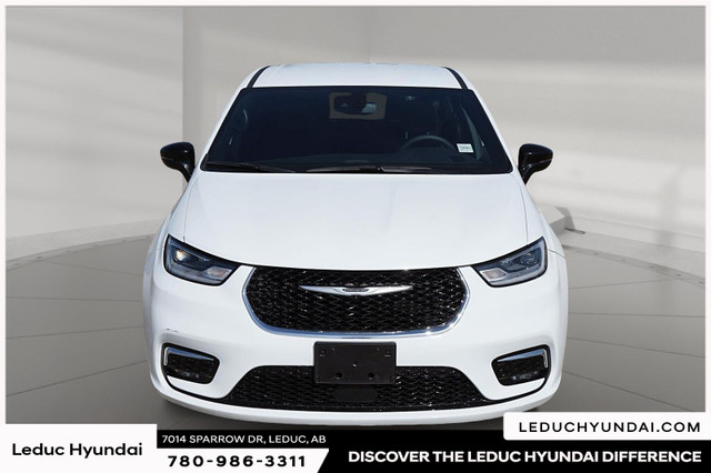 2024 Chrysler Pacifica Touring 17-inch wheels. Heated front seat in Cars & Trucks in Edmonton - Image 2