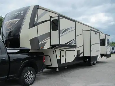 SAVE THOUSANDS OVER NEW ON THIS IMMACULATE 2019 SIERRA 387MKOK LUXURY FIFTH WHEEL-SEPARATE REAR LIVI...