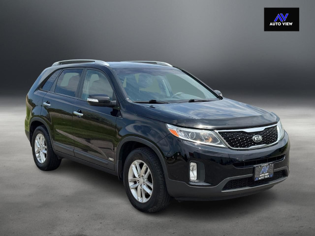 2015 Kia Sorento LX **VERY WELL SERVICED** in Cars & Trucks in Hamilton - Image 3