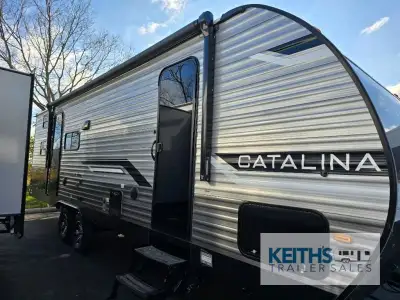 Coachmen Catalina Legacy Edition travel trailer 263BHSCK highlights: Dual Entry U-Shaped Dinette Dou...