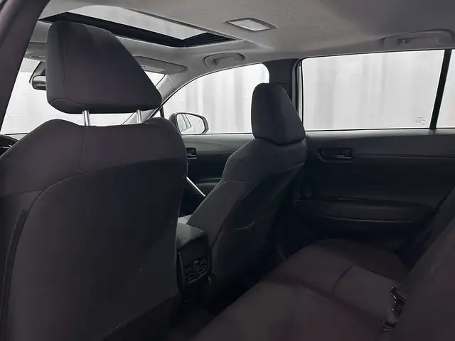 2022 Toyota Corolla Cross LE - AWD - VOLANT CHAUFFANT in Cars & Trucks in Québec City - Image 26