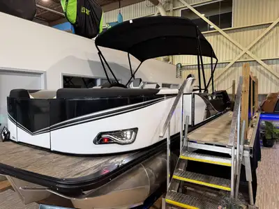 Découvrez notre tout nouveau 2025 Vetta Kuuma 23 CRL Sport, équipé d’un moteur Mercury 200L FourStro...