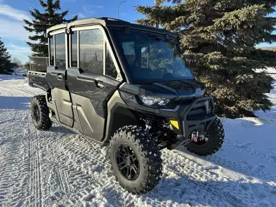 *Price does not include freight & PDI. 2025 Can-Am® Defender MAX Lone Star Cab HD10 BEAUTY MEETS THE...