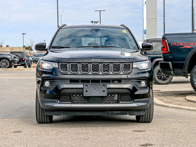 2025 Jeep Compass Altitude 4WD | Keyless Entry | Back-up Came... in Cars & Trucks in London - Image 2