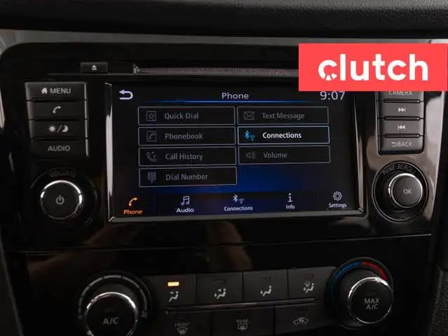 2019 Nissan Rogue S w/ Apple CarPlay & Android Auto, Rearview Ca dans Autos et camions dans Ottawa - Image 31