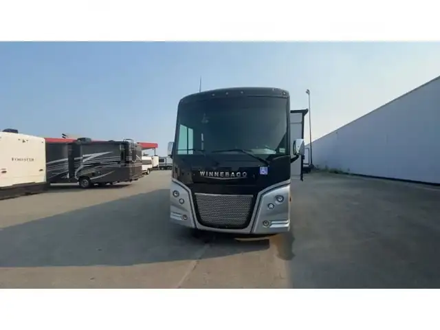 2020 Winnebago Adventurer 30T in RVs & Motorhomes in Abbotsford - Image 10