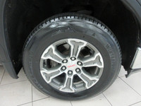 GMC SIERRA 1500 2021 SLE EDITION 4X4 2.7 LITRES TURBO / BOITE 6 PIEDS 1/2 / 6 PASSAGERS / SIEGES CHA... (image 4)