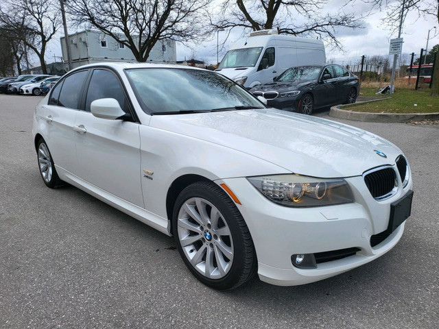 2011 BMW 3 Series 4dr Sdn 328i xDrive AWD Classic Ed in Cars & Trucks in City of Toronto - Image 3