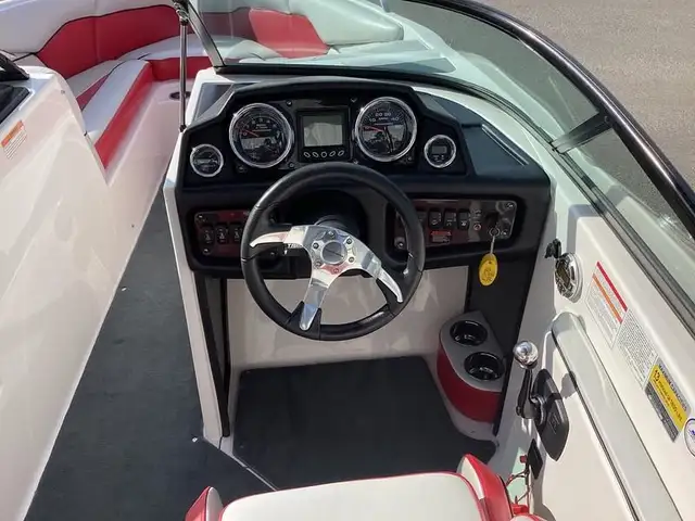 2014 Moomba Mobius LSV in Powerboats & Motorboats in Edmonton - Image 6