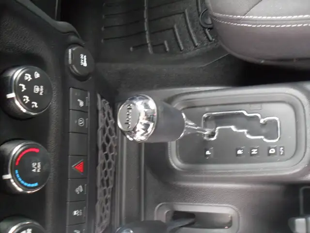 2015 Jeep Wrangler Unlimited Sahara|2 TOPS|CERTIFIED|1 OWNER in Cars & Trucks in Kitchener / Waterloo - Image 15