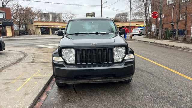 2011 Jeep Liberty 4WD Sport in Cars & Trucks in City of Toronto - Image 2