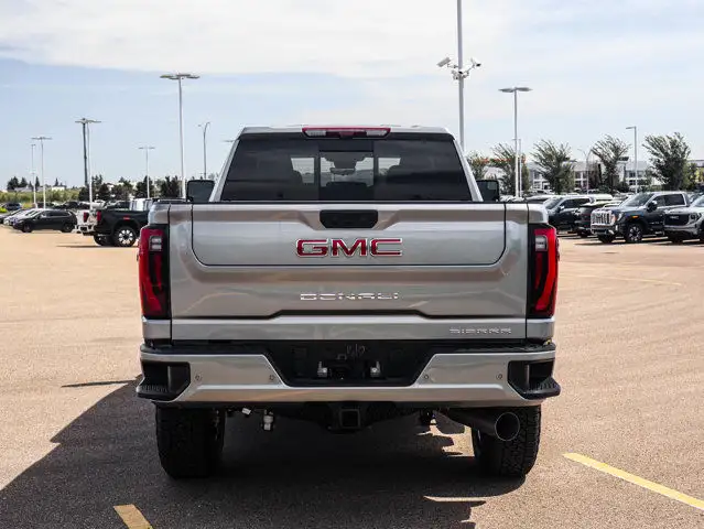 2025 GMC Sierra 3500HD Denali dans Autos et camions dans Comté de Strathcona - Image 8