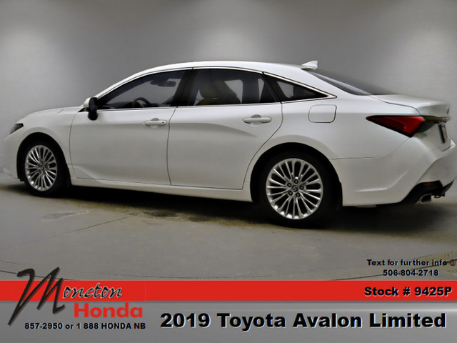  2019 Toyota Avalon Limited in Cars & Trucks in Moncton - Image 4