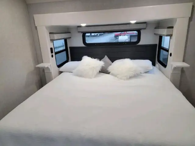 2025 JAYCO North Point 310RLTS in RVs & Motorhomes in Thetford Mines - Image 26