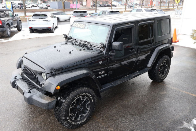 2016 Jeep Wrangler Unlimited Sahara // 2 TOITS // SEULEMENT 9271 in Cars & Trucks in City of Montréal - Image 4