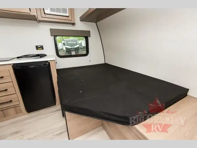 2025 Keystone RV Coleman 13B in Travel Trailers & Campers in Ottawa - Image 7