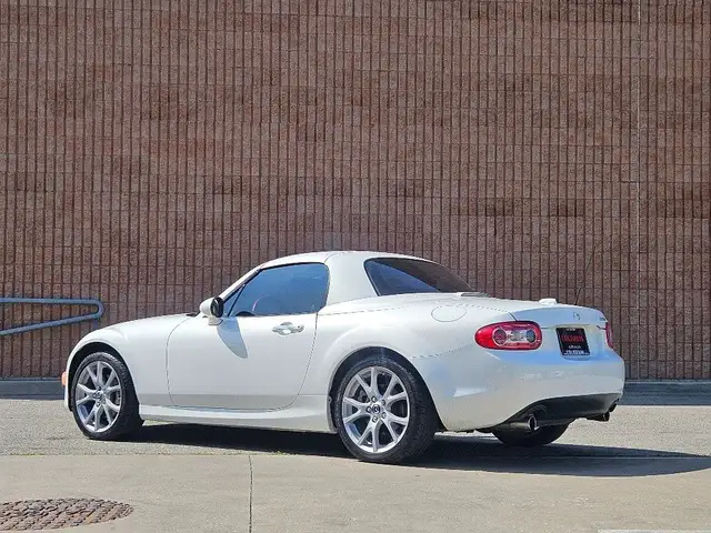 2013 Mazda MX-5 GT-HARD TOP CONVERTIBLE-6 SPEED dans Autos et camions dans Ville de Toronto - Image 6