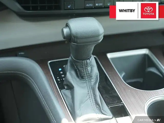 2021 Toyota Sienna LE Hybrid AWD 2.5L / 8-Passenger / Parking Ca in Cars & Trucks in Oshawa / Durham Region - Image 17