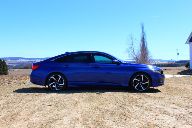 2018 Honda Accord Sport in Cars & Trucks in Sherbrooke - Image 4