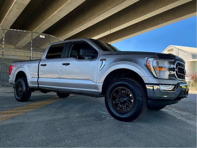2022 Ford F-150 FX4 LB 4WD 5.0L V8 B/U CAMERA in Cars & Trucks in Delta/Surrey/Langley