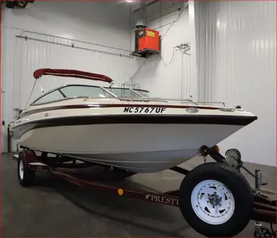 APPLY NOW: https://www.ridecollective.ca/get-pre-approved The 2003 Crownline 202 BR is a 20-foot bow...