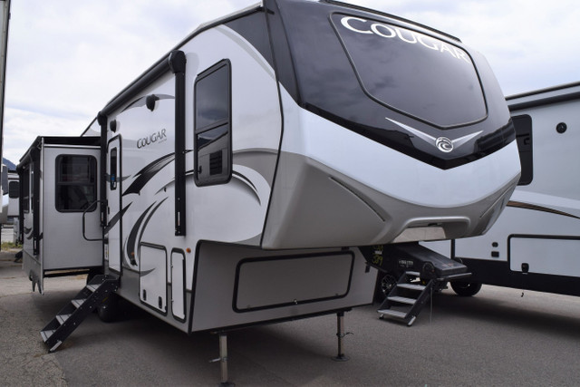 2023 Keystone Cougar FW - Fifth Wheel 290RLS in Travel Trailers & Campers in Kelowna