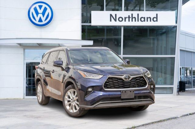 2022 Toyota Highlander Limited in Cars & Trucks in Calgary