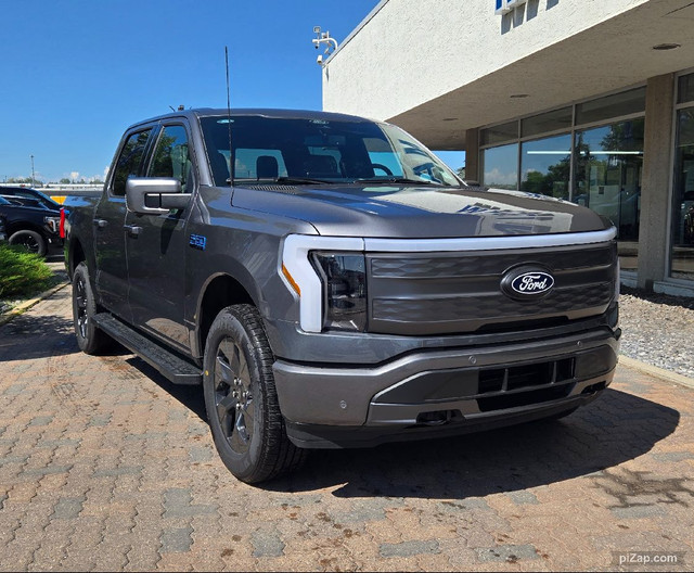 2025 Ford F-150 Lightning LARIAT | MAX TOW PKG | MOBILE PWR CORD in Cars & Trucks in Calgary - Image 2