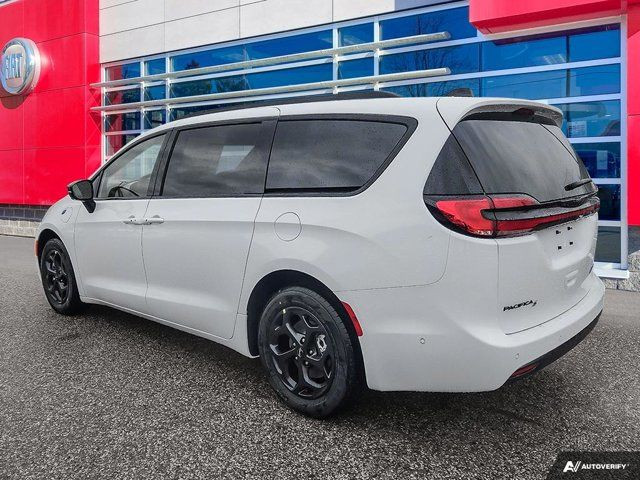 2024 Chrysler Pacifica Plug-In Hybrid Premium S Appearance in Cars & Trucks in Guelph - Image 4