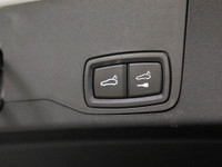 This beautiful 2023 Porsche Taycan 4S Cross Turismo is a local Ontario vehicle with a clean CARFAX r... (image 9)