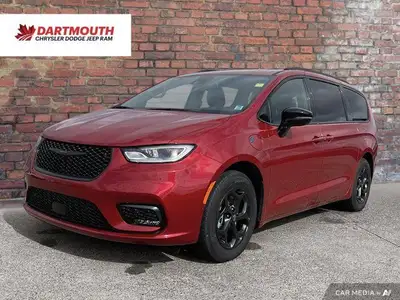 This Chrysler Pacifica Hybrid boasts a Gas/Electric V-6 3.6 L/220 engine powering this Variable tran...