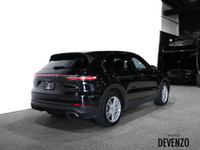 Beautiful 2022 Porsche Cayenne AWD 3.0L, Black on Black Leather, Black Lacquer Trim, Premium Package... (image 2)
