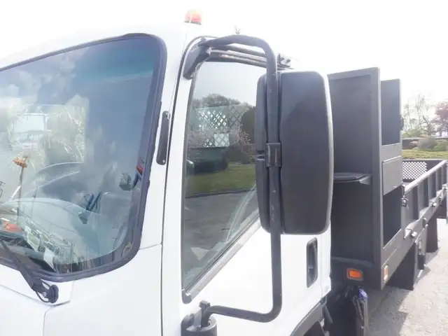 2015 isuzu NPR 12 Foot Flat Deck 3 Seater Diesel in Heavy Trucks in Richmond - Image 28
