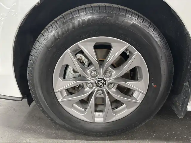 2022 Toyota Sienna XLE 8-Passenger CERTIFIED | ACCIDENT FREE... dans Autos et camions dans Ville de Toronto - Image 11